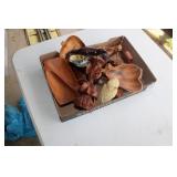 FLAT OF WOODEN TRAYS & SCULPTURES