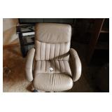 ROLLING OFFICE CHAIR