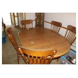 DINING ROOM TABLE W/ 5 CHAIRS & 2 LEAFS