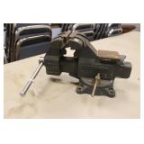 CRAFTSMAN 5 1/2 BENCH VISE