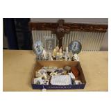 LARGE ASSORTMENT OF RELIGIOUS ITEMS, ROSARYS ETC.