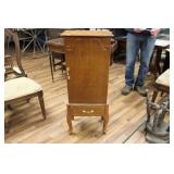 JEWELRY BOX W/ JEWELRY BOX (NEEDS REPAIRS)