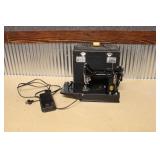 SINGER FEATHERWEIGHT SEWING MACHINE W/ CASE