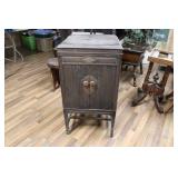 VICTROLA RECORD PLAYER CABINET