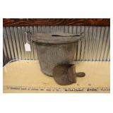 ANTIQUE #4 UNIVERSAL BREAD MAKER & OLD SCOOP