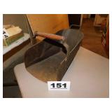 OLD TWO HANDLED METALSCOOP OLD TWO HANDLED METALSCOOP