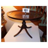 GLASSTOP MAHOGANY END TABLE GLASSTOP MAHOGANY END TABLE