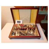 MIX OF FLATWARE MIX OF FLATWARE