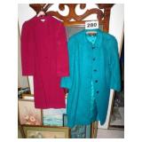 (2) VINTAGE WOMENS COATS (2) VINTAGE WOMENS COATS