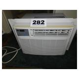 GE WINDOW AIR CONDIONER W/REMOTE