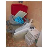 LOT OF PLASTIC STORAGE CONTAINERS