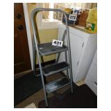 FOLDING 3 STEP LADDER