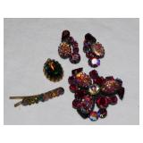 LOT OF COLORED GLASS JEWELRY LOT OF COLORED GLASS JEWELRY