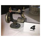 CHILDS #20 SINGER SEWING MACHINE