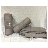 Queen Size Comforter & 2 Bolster Pillows, used Queen Size Comforter & 2 Bolster Pillows, used