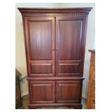 Classic Style Hideaway Door Entertainment Center