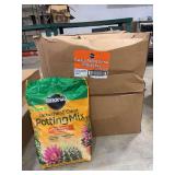 (24) Miracle-Gro Cactus, Palm & Citrus Potting Mix, 48 Dry Qt (52.8L)