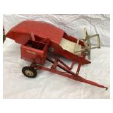 Tru-Scale Pull Type 1/16 Scale Toy Combine, 14"L