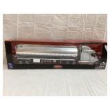 New Ray Peterbilt 1/32 Truckï¿½n & Trailer, Appears
