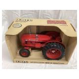 NIB Ertl McCormick WD-9 1/16 Scale Toy Tractor