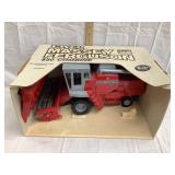 Ertl Massey Ferguson 1/16 Scale 850 Toy Combine,