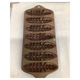 Griswold Cast Iron Puritan ï¿½Wheat Stickï¿½ Pan, no.