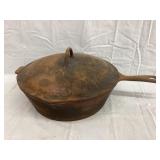 Chicago Foundry Cast Iron Skillet w/ Lid, Sits