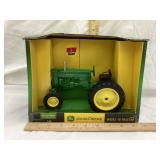 Ertl John Deere Model 40 Toy Tractor, 1/16 S