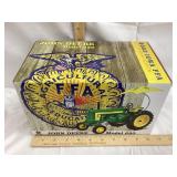 NIB Ertl John Deere Model 620 1/16 Scale Toy