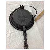 Griswold No. 8 Cast Iron Waffle Maker w/ Stand, 7