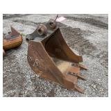 18in Cat Mini Excavator Tooth Bucket