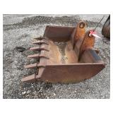 36in Cat Backhoe Tooth Bucket