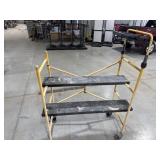 Foldable scaffolding platform
