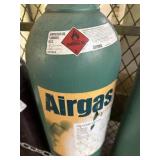 Compressed gas tank
