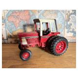 International 1586 Die Cast Tractor