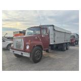 1984 Ford 700 grain truck