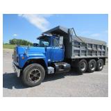 MACK R686 TRI-AXLE DUMP TRUCK