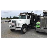 1990 MACK RD690S TRI-AXLE DUMP TRUCK