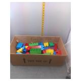 Large lot , jumbo , interlocking building blocks p