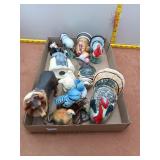 Assorted.\nVintage figurines lock