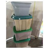 5 Plastic Totes With Lids