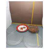 Christmas Plate, Wicker Basket & Microwave...