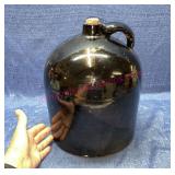 Vtg 2gal brown stoneware jug (cracked)