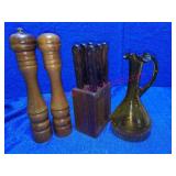 Crackle 8in glass pitcher, Steak knives, Shakers