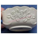 Lenox rosebud bowl w/ gold trim
