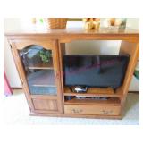 Oak tv-entertainment cabinet (no contents)
