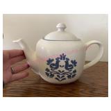 Pfaltzgraff Teapot (chickens) - 7in tall