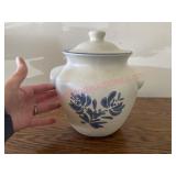 Pfaltzgraff Bean Pot w/ lid
