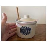 Pfaltzgraff Honey Pot w/ dipper (480)