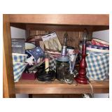Lot: Night lights & tons of shades (hall linen)